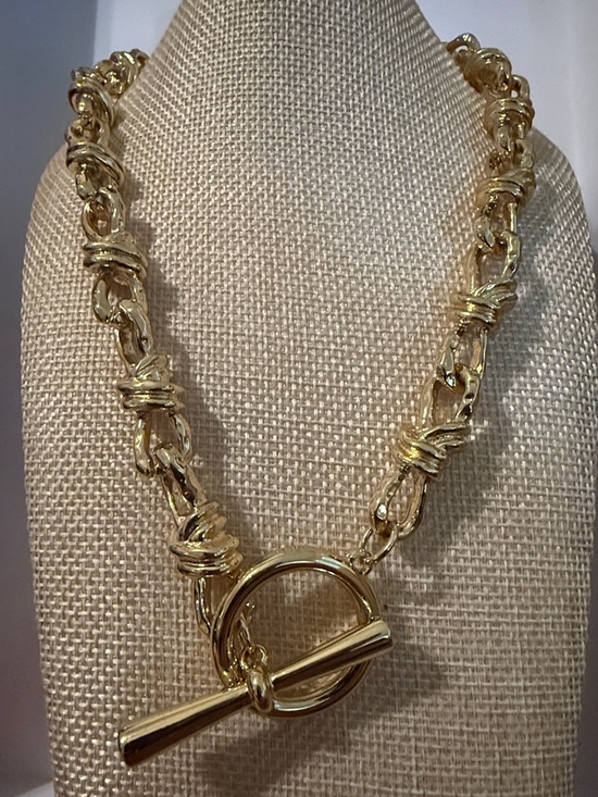 Jewelry - Chunky Goldtone Toggle Chain Link Necklace